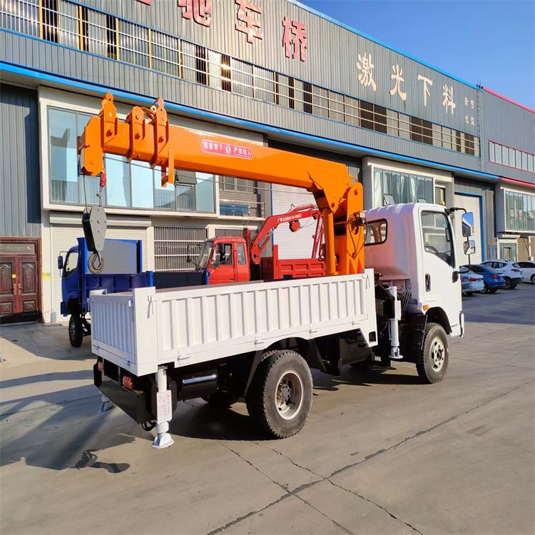 保德县三轮随车吊定制 农用改装机自备吊中瑞长期出售